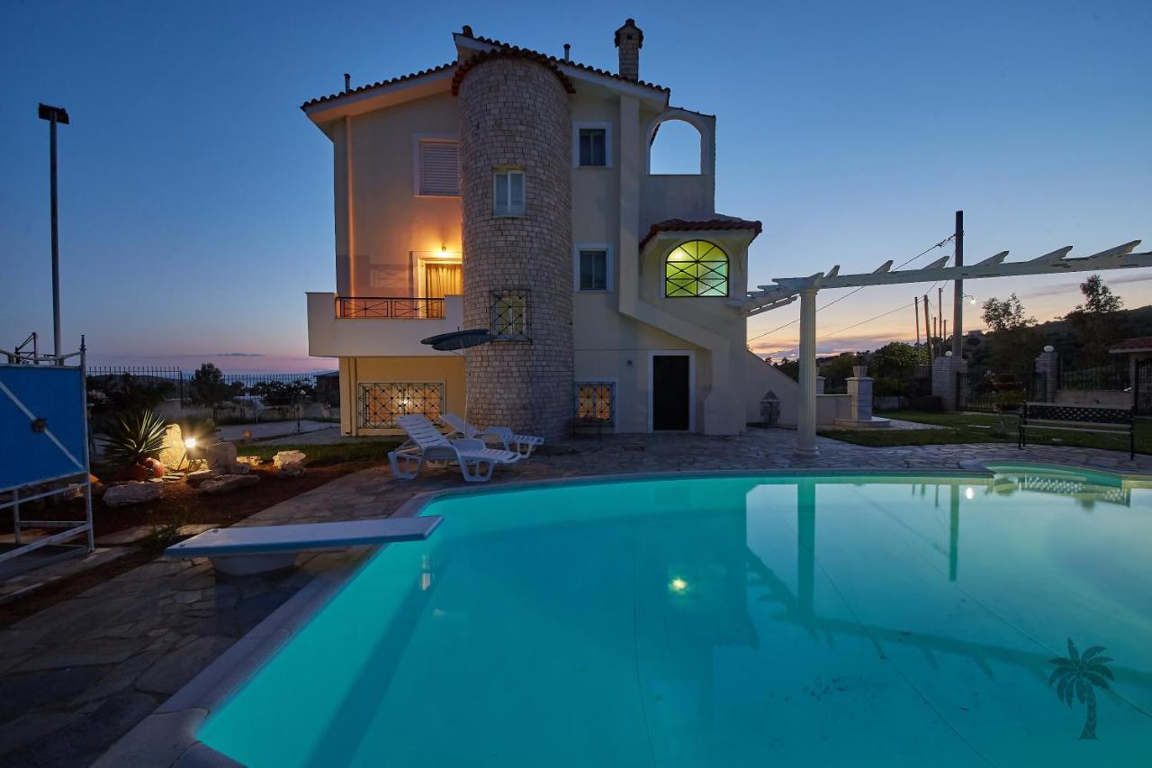 Villa Konstadina With Swimming Pool Kalivia Thorikou Exterior foto